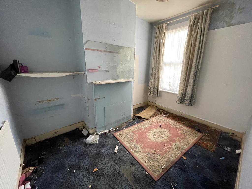 Lot: 155 - THREE-BEDROOM TERRACE HOUSE FOR IMPROVEMENT - inside image of rear reception room